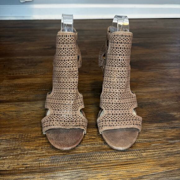 Vince Comuto Corbina sz 7 boho leather laser cut smoke taupe block heel booties - Picture 11 of 11